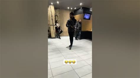 Un son étrange qui fait peur à tout le monde au McDo - YouTube