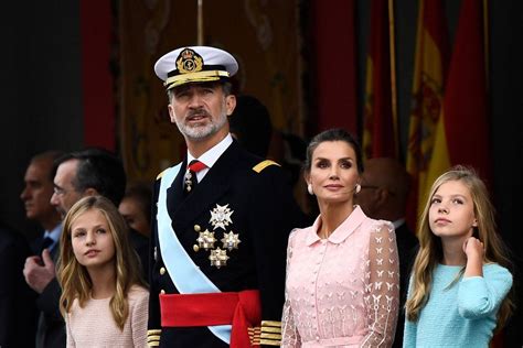 La reine Letizia s'approprie une veste de sa fille de 16 ans avec cette ...