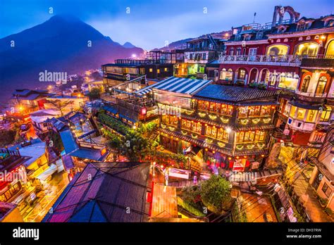 Hillside teahouses in Jiufen, Taiwan Stock Photo - Alamy
