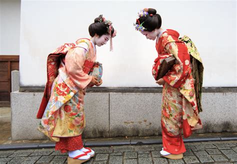 Social Etiquette in Japan: Guide to Polite Interactions - Firefly Japan