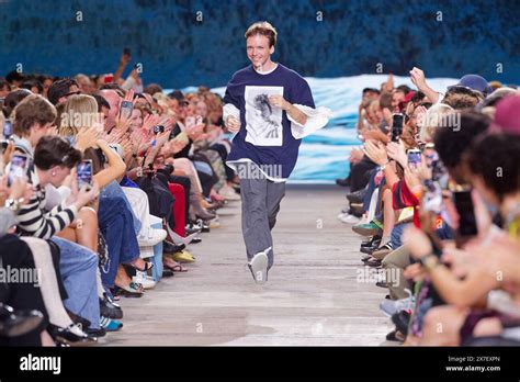 Designer Alix Higgins thanks the audience after the ALIX HIGGINS show ...