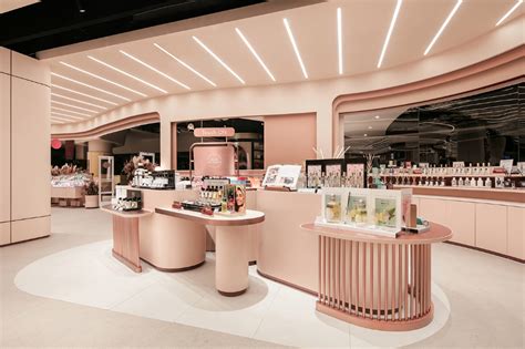 Retail Store Design: ON AND THE BEAUTY