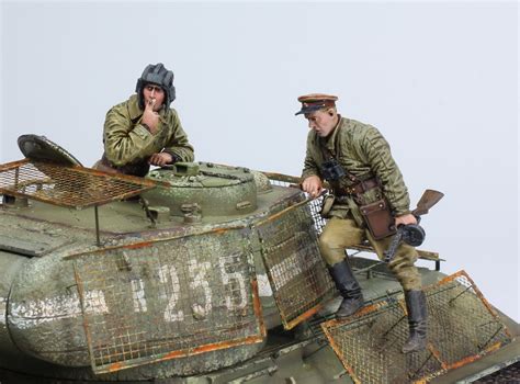 PreSale Soviet Tank Crew & Commander 1945 WW2 (02 figs) 1:35 Pro Built ...