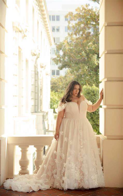 Simple Plus Size 3D Floral Ballgown Wedding Dress with Detachable Sleeves