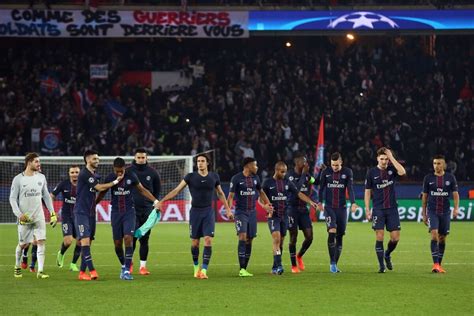 Photo : Les joueurs du Paris Saint-Germain célébrent leur victoire avec ...