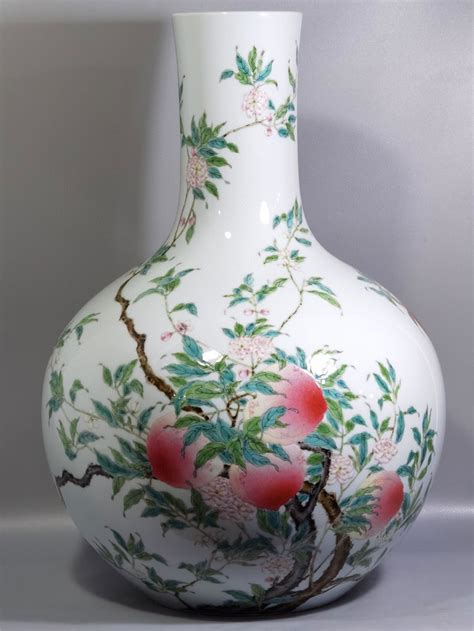 A Chinese Famille-Rose Porcelain Vase (#0048) on Dec 20, 2022 | Zedd's ...