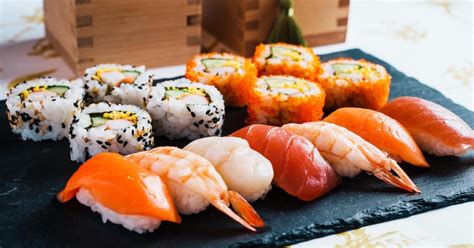 Tokyo : Cours de fabrication de sushis avec dégustation de saké en ...
