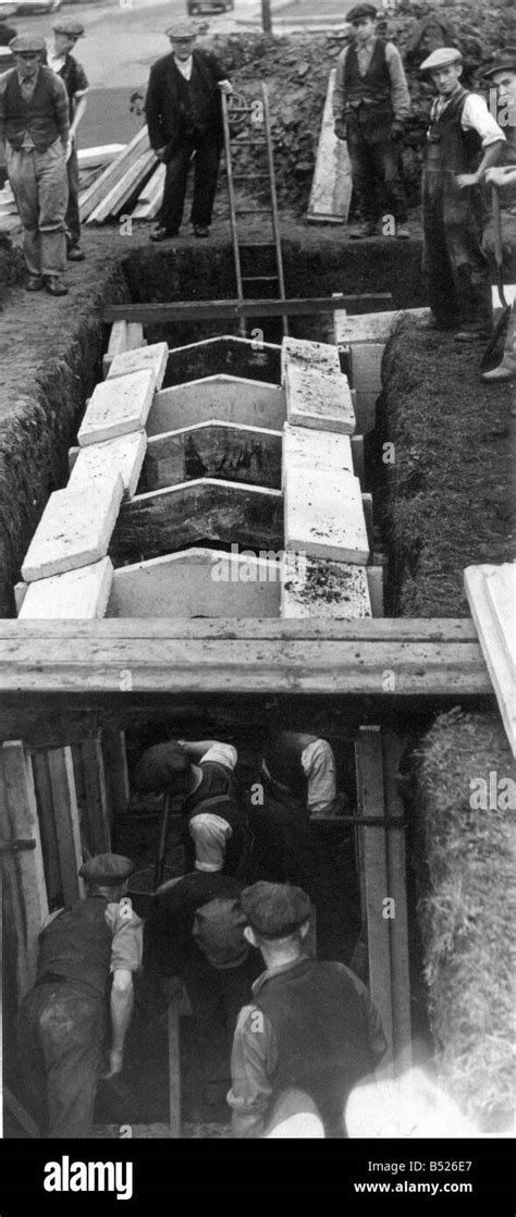 World war 2 air raid shelter hi-res stock photography and images - Alamy