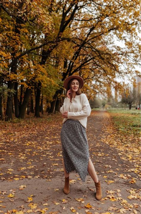 autumn photo 🍂 | Fall photo shoot outfits, Fall photoshoot, Autumn ...