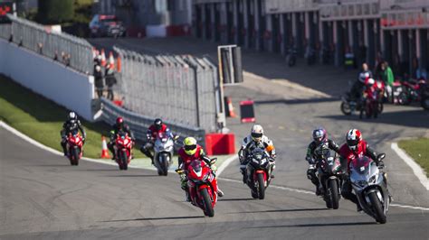 Motorcycle Track Day: Tips and What to Expect