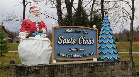 This Town In Indiana Celebrates Christmas 365 Days A Year - Social Junkie