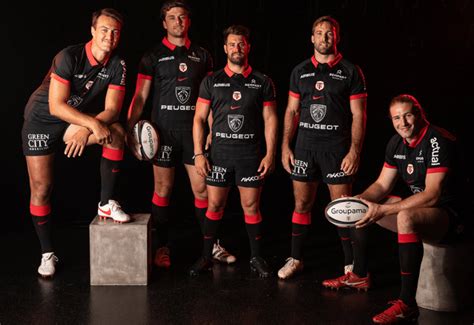 Le Stade Toulousain dévoile son nouveau maillot avec un détail froissant
