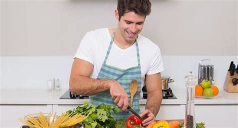 10 bonnes raisons de sortir avec un mec qui cuisine bien | Cuisine AZ