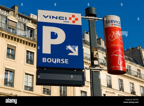 Parking sign in central Paris France Stock Photo - Alamy