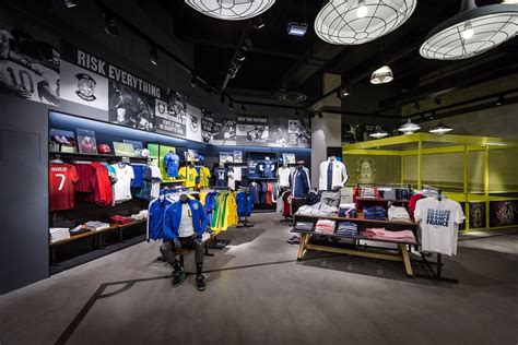 Nike ouvre son sixième magasin en France, à... - Sport, Articles sportifs