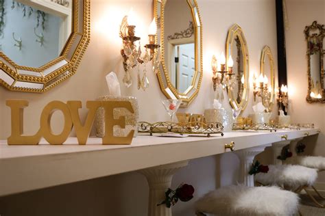 LOVE this bridal suite! | Bridal suite decor, Bridal suite, Wedding ...