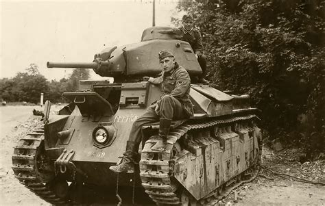 Asisbiz French Army Renault D2 tank captured battle of France 1940-web 02