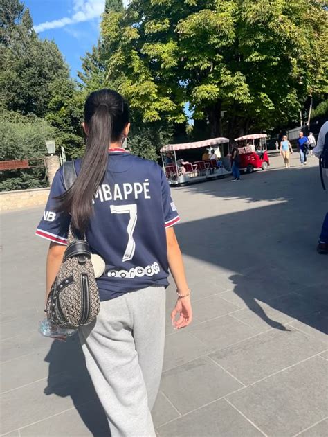 jersey PSG outfit | Trikot-outfit, Outfit, Fußballkleidung