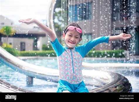 Swimsuits swimsuit Banque de photographies et d’images à haute ...