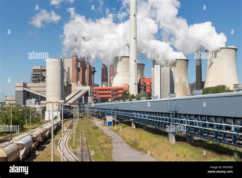 Cooling towers and smokestacks coal fired power plant in Germany Stock ...