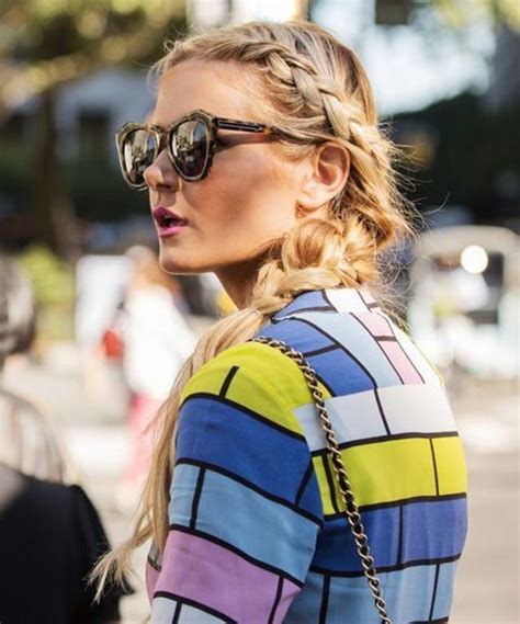 Cheveux attachés en tresse sur le côté automne-hiver 2016 - Cheveux ...