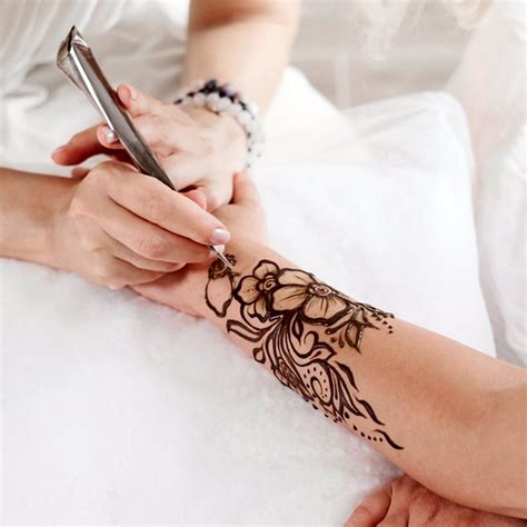 Henna Designs in Dubai: Celebrate Special Moments with Timeless Art ...