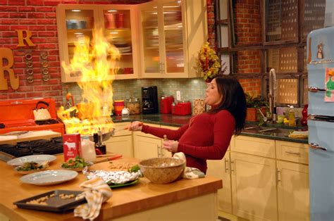 Rachael Ray concerns fans by setting bread on fire in cooking video ...