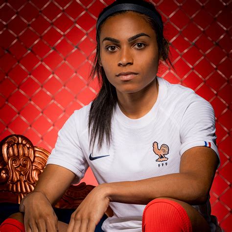 Les nouveaux maillots France Euro 2022 féminins incroyables