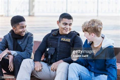 798 850 Policier Stock Photos, High-Res Pictures, and Images - Getty Images