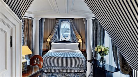 Hôtels romantiques à Paris : les plus belles chambres romantiques à Paris