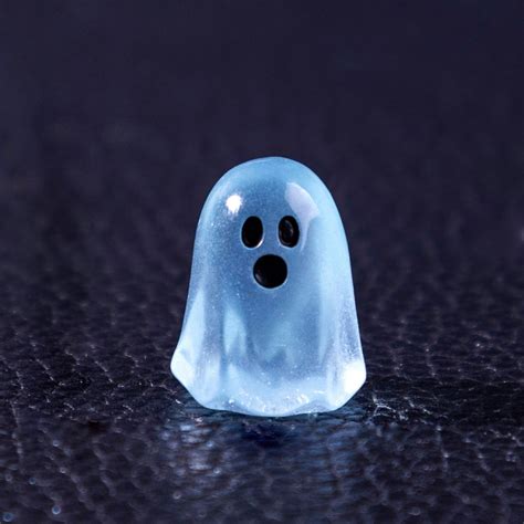 Halloween Mini Ghost Figurines Miniature Ghost Statue in The Dark Ghost ...