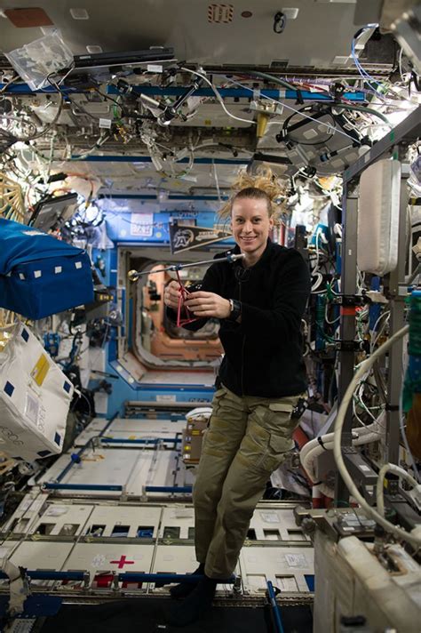 Es gibt einen Youtube-Kanal, auf dem die Astronauten den Kindern aus ...