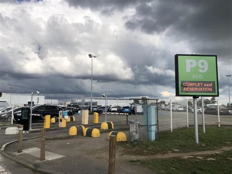 Aéroport de Nantes : toujours plus nombreux, les parkings privés se ...