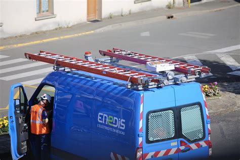 Bretagne : Enedis Réinvente son Réseau Électrique Aérien Un An Après Ciarán