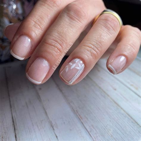 MANICURE Le Femme Nails on Instagram: “Esmaltado Francesa, con diseño a ...
