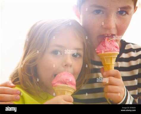 Girl boy eating ice cream hi-res stock photography and images - Alamy