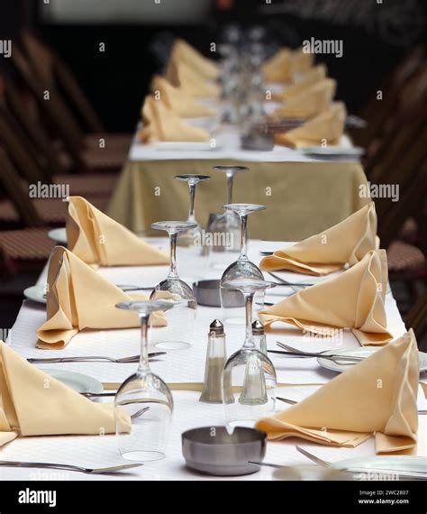 Elegant Table Setting in Fine Dining Restaurant Stock Photo - Alamy