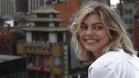 Louane Emera : Un cliché de la chanteuse posté sur Instagram inquiète ...