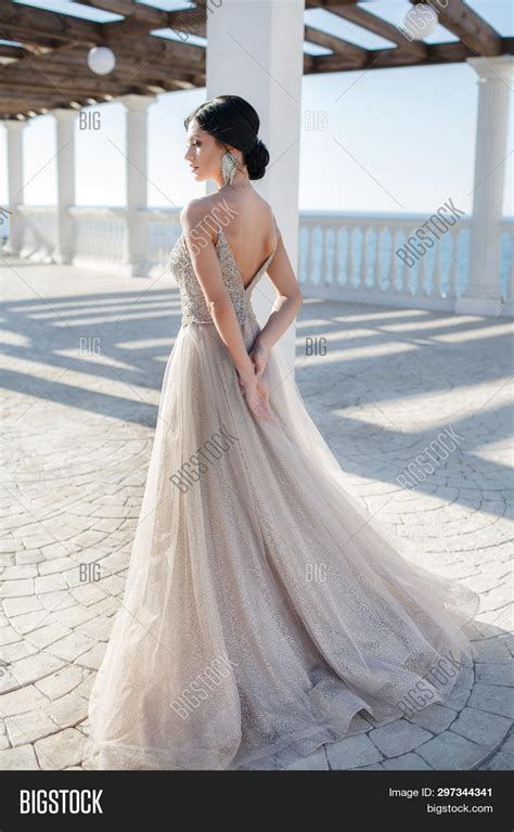 Beautiful Woman Image & Photo (Free Trial) | Bigstock