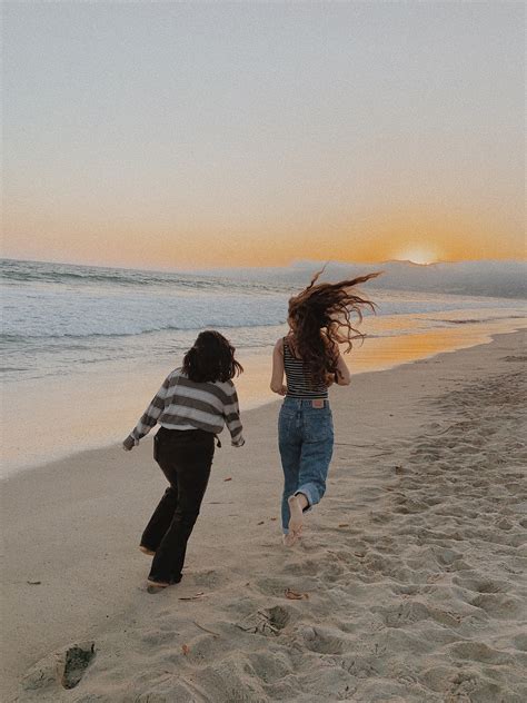 beach best friend photo summer | Beach pictures, Beach pictures friends ...