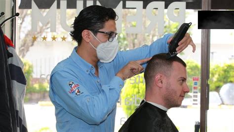 Latinos Barbershop cuenta con servicios completos para caballeros