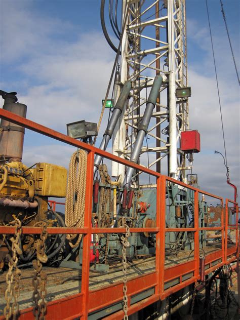 Drilling rig at Hendren Century Farms # 2 petroleum well (… | Flickr