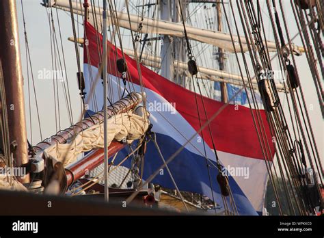 Pulley flag hi-res stock photography and images - Alamy