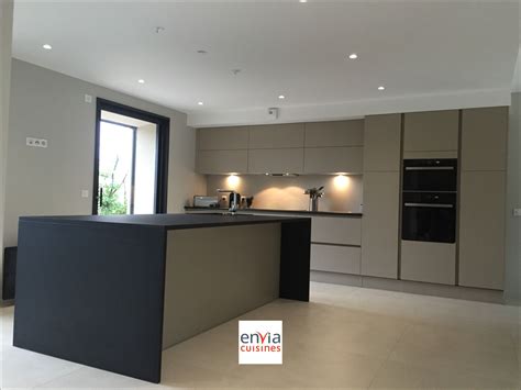 Moderne | Cuisine taupe, Cuisine moderne, Cuisine design moderne