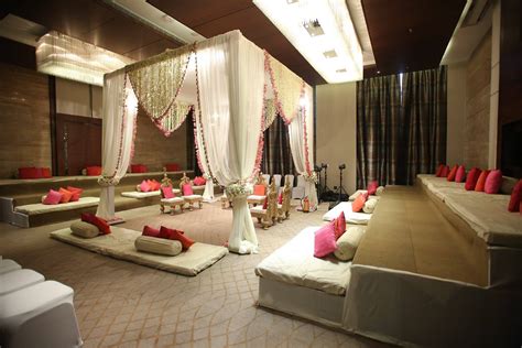 Wedding arrangement | Desi wedding decor, Luxury indian wedding, Mandap ...