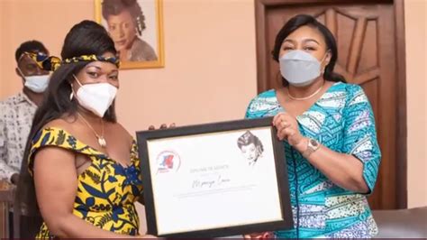 Médias : Denise Nyakeru dévoile la bande-annonce d'un mini documentaire ...