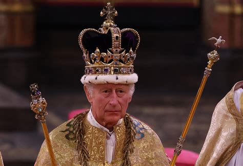 VIDÉOS - Charles III : revivez le moment où le roi et la reine ont reçu ...