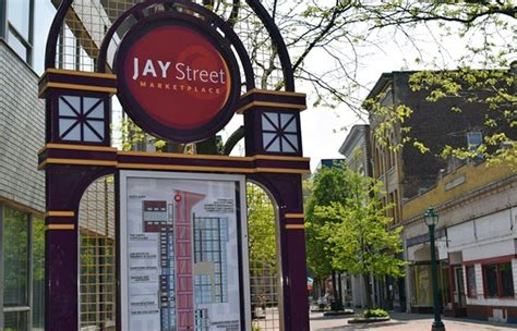 Jay Street Marketplace | New York by Rail