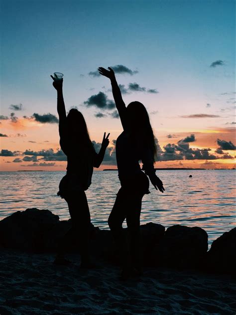 Beach Best Friends, Pic Pose, Best Friend Goals, Summer Aesthetic ...