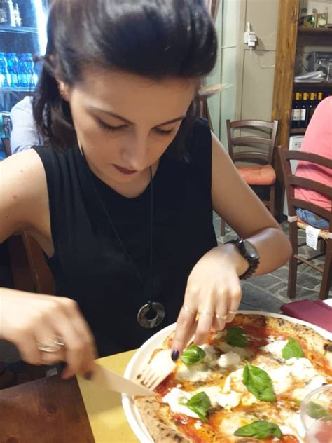 Dégustation de pizza napolitaine et dégustation de vin fabriqué par nos ...